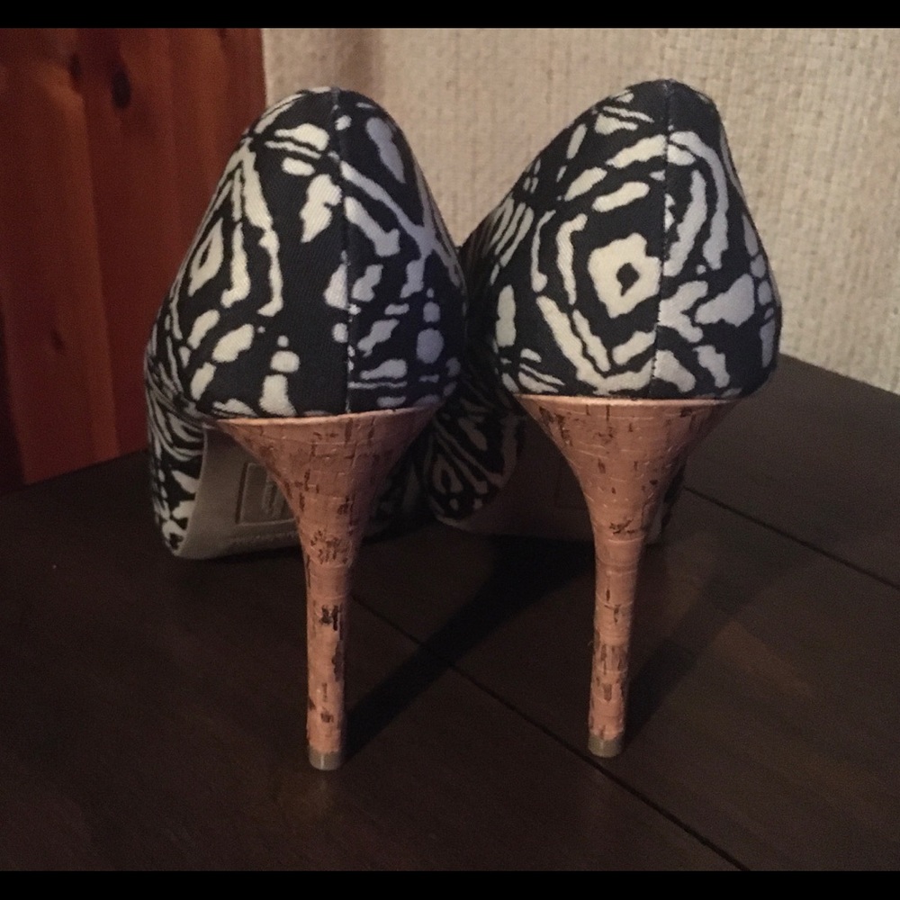 Stylish Corkscrew Peep Toe Pumps